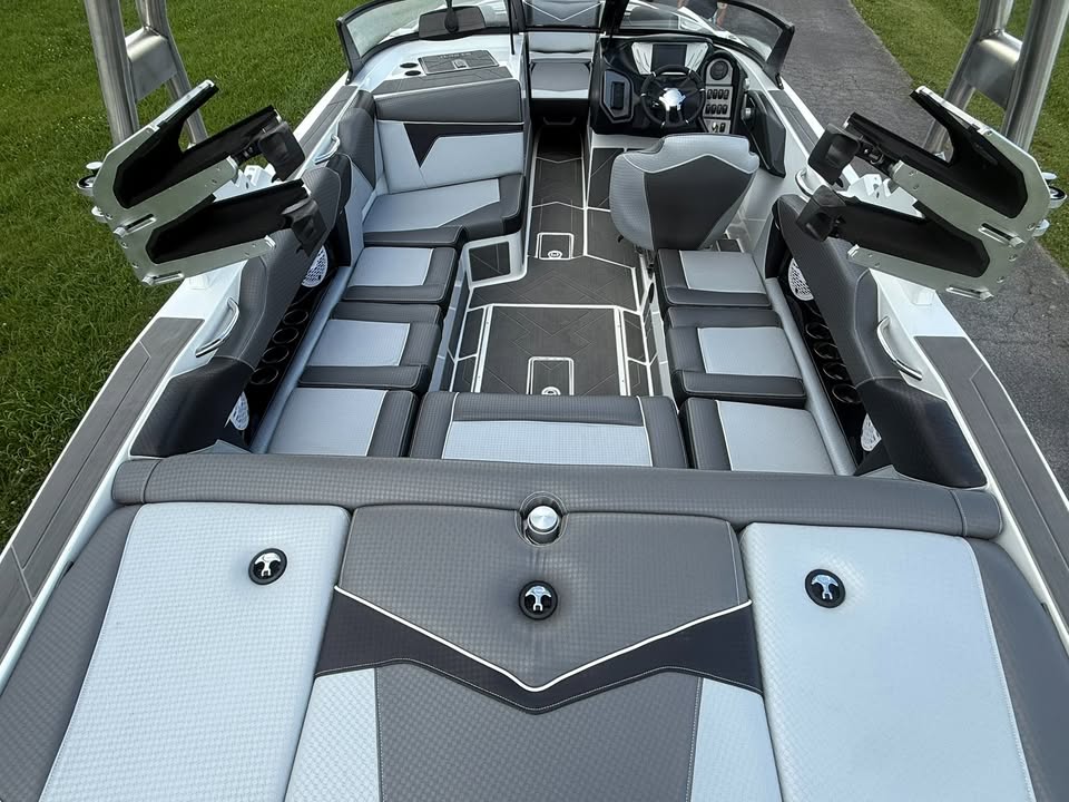 2022 Supreme S220 Icon